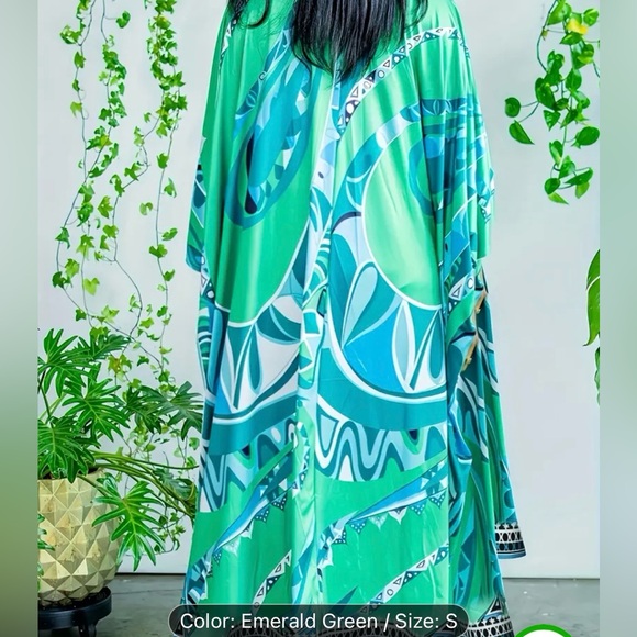 Matching High-waisted Shorts + Cover Up - Picture 2 of 7